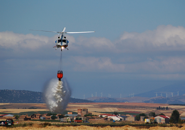 Foto Los trabajos aéreos evitan que los incendios se vuelvan más catastróficos.